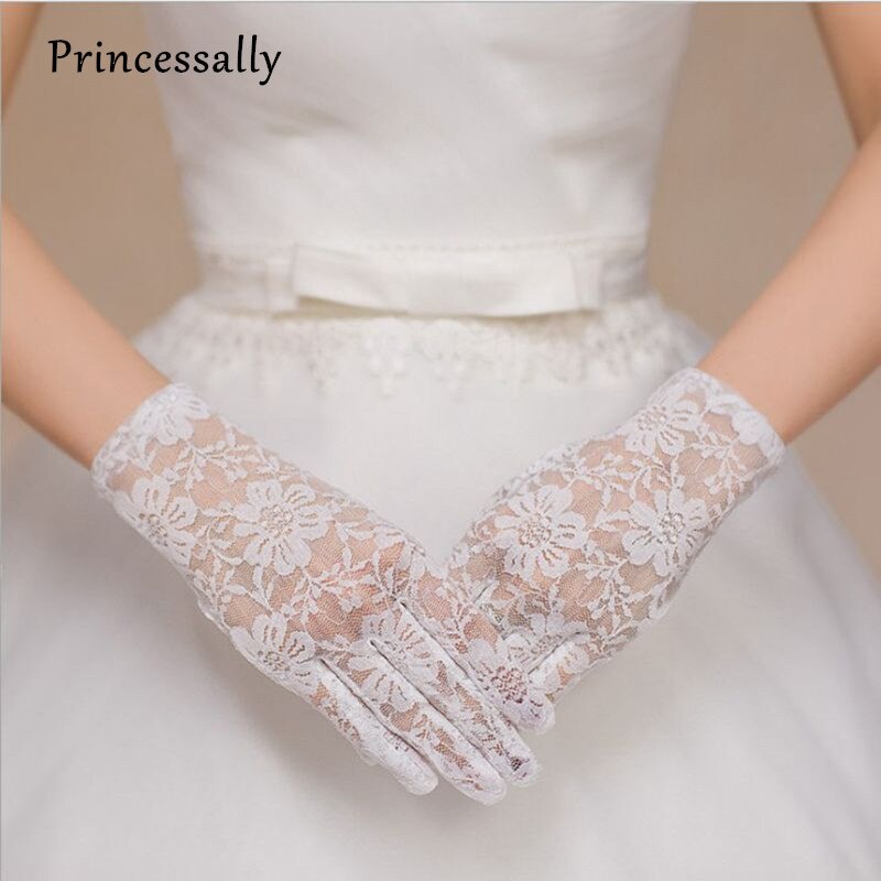 Princessally Witte Kant Bruids Handschoenen Korte Elegante Vintage Stijl Bruiloft Handschoenen Met Vingers In Voorraad