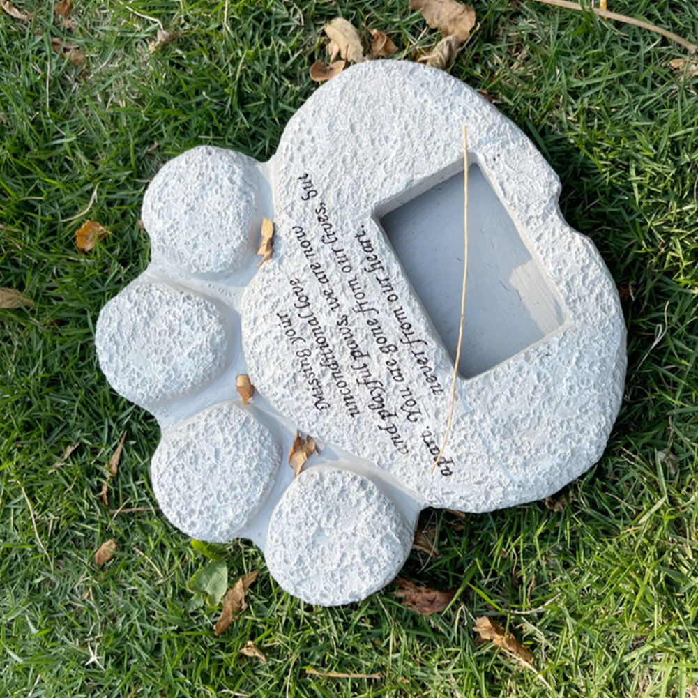 Wystawa wewnątrz budynku grób rękodzieło znacznik łapa w kształcie nagrobka pomnik ramka na zdjęcia żywica pamiątkowa biżuteria z motywem zwierząt domowych kamień pogrzebowy koty psy nagrobek