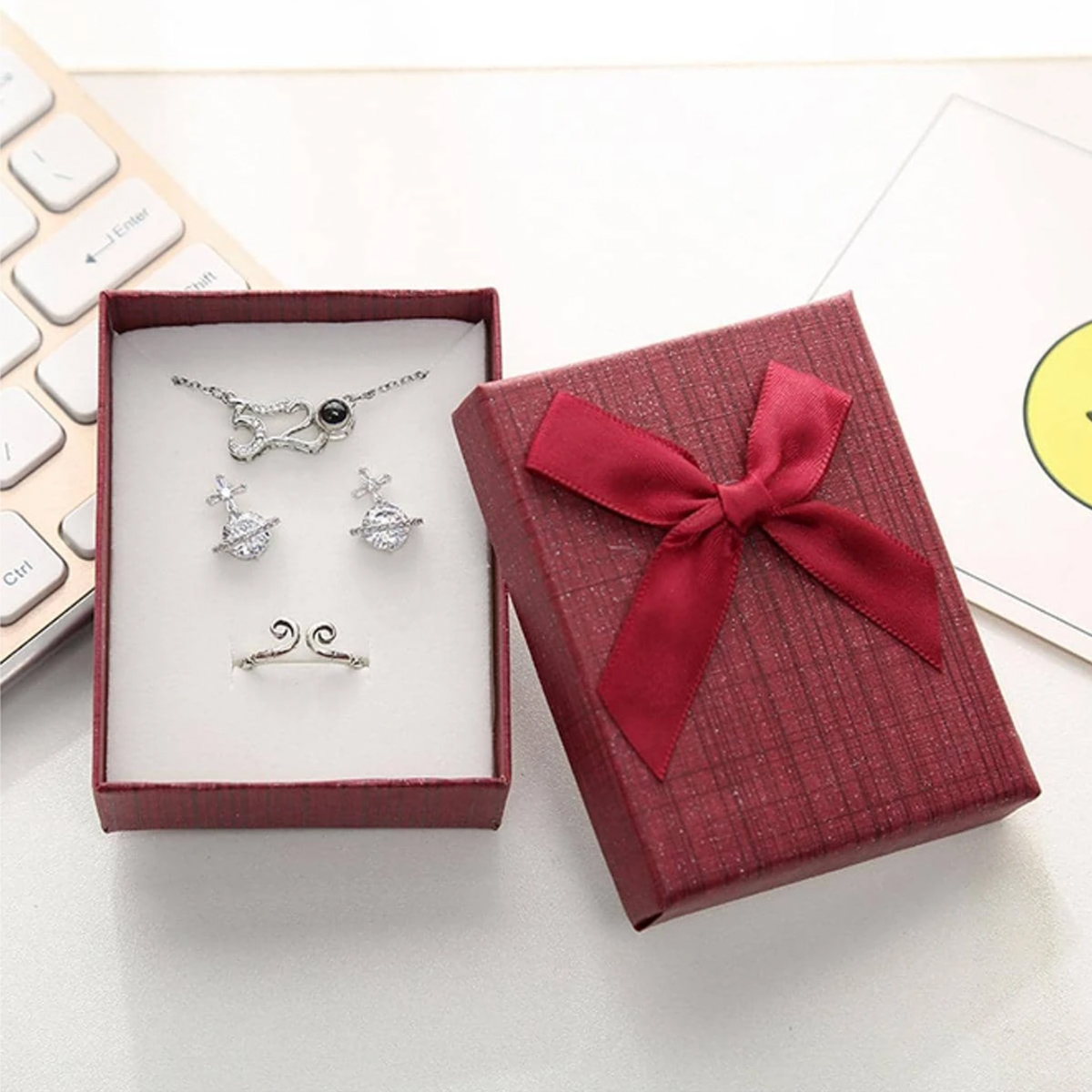 1 PC Plaid Pattern Bow Decor Jewelry Box For Women For Jewelry Packaging: light yellow