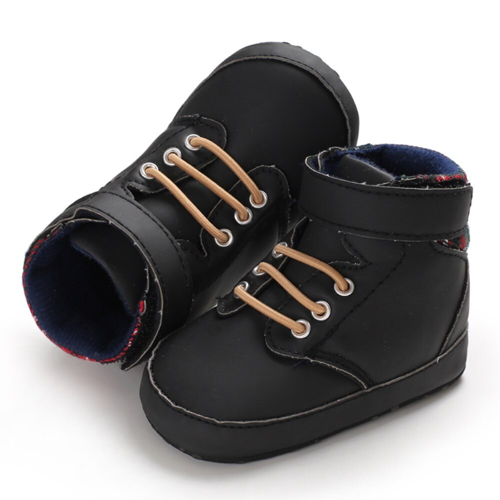 Nyfødt baby krybbe sko nyfødt spædbarn småbørn drenge piger blød sål sko anti-skrid krybbe blød sål sko sneaker prewalker: Sort / 13-18 måneder