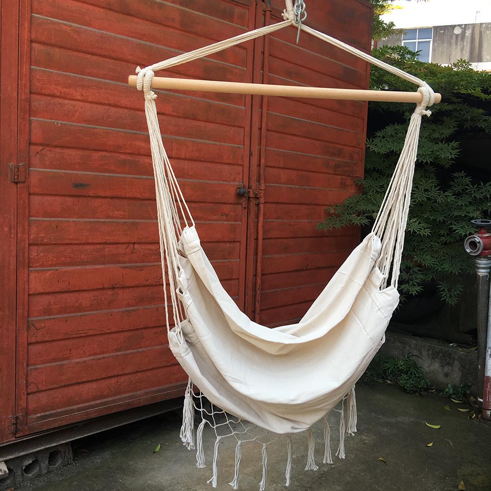 Pohjoismaiseen tyyliin valkoinen tupsukoristeinen riippumatto ulkokäyttöön sisäpuutarhaan makuusaliin makuuhuoneeseen riippuva tuoli keinuva yhden hengen turvariippumatto