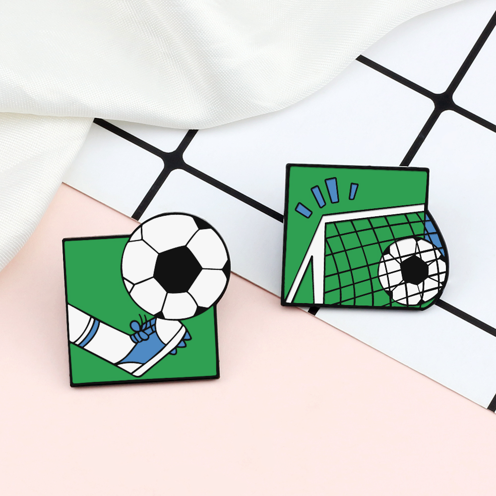 Atlet emalje nåle sjove spiller fodbold målscorer mål brocher fodboldmesterskab jakke badges smykker til fodboldfans