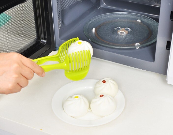 1PC Tomato Slicer Plastic Fruits Cutter Tool Perfect Slicer Tomato Potato Onion Shreadders Slicer Lemon Cutting Holder KX 023