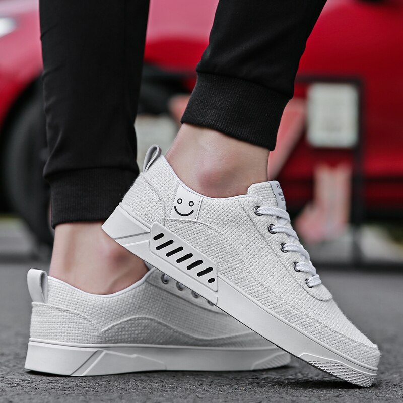 Sommarskor män säckväv smileyboard herrsneakers lediga ventilerande halkfria herrskor zapatillas hombre scarpe uomo