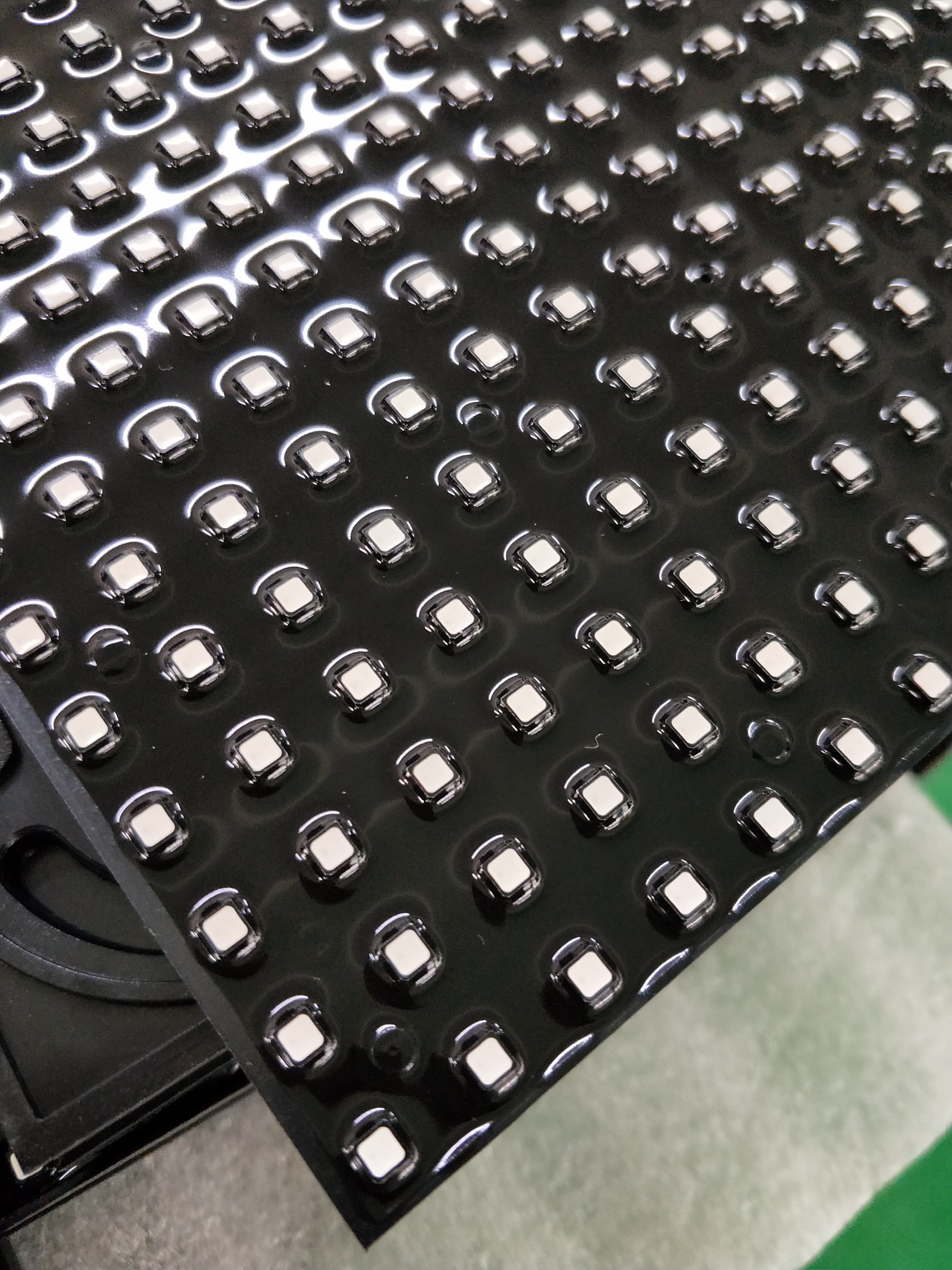 outdoorMedia High Resolution led Screen P2.5/P3/P4/P5/P6/P8/P10 SMD Advertising Digital LED Display for Video Wal