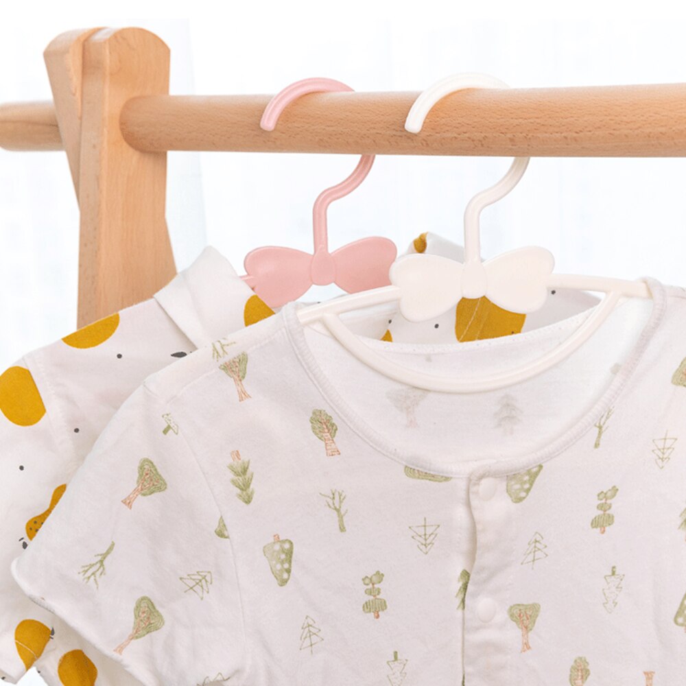 5 stk / mye baby kleshenger stativer bærbar plast skjermhengere vindtett barn barn kåper hanger baby klær arrangør