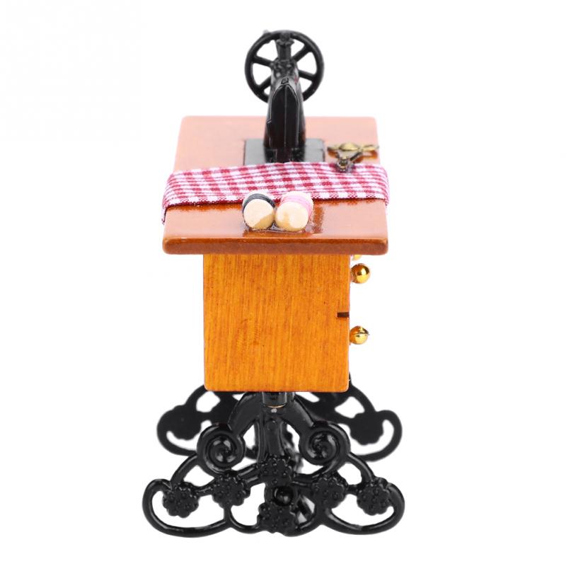 Kids Dollhouse Decor Miniature Furniture Wooden Sewing Machine with Thread Scissors Accessories for Dolls House Toys for Girls