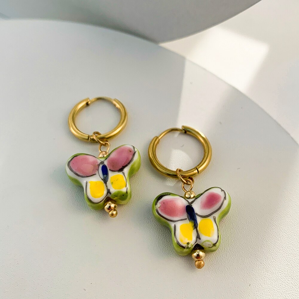 Cuentas de cerámica pintadas con mariposas para mujer, aros de acero inoxidable, círculo pequeño, pendientes encantadores, joyería para 2022