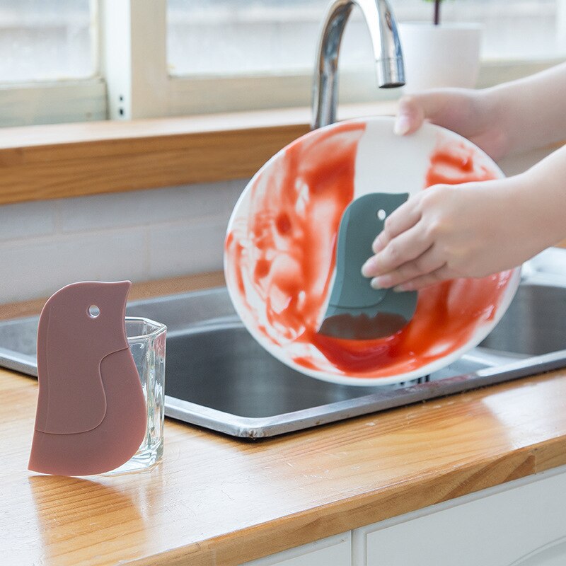 Dessin animé pingouin en forme de raclette racloir cuisine spatule plaque verre essuie-glace raclage huile cuisson ménage nettoyage outils