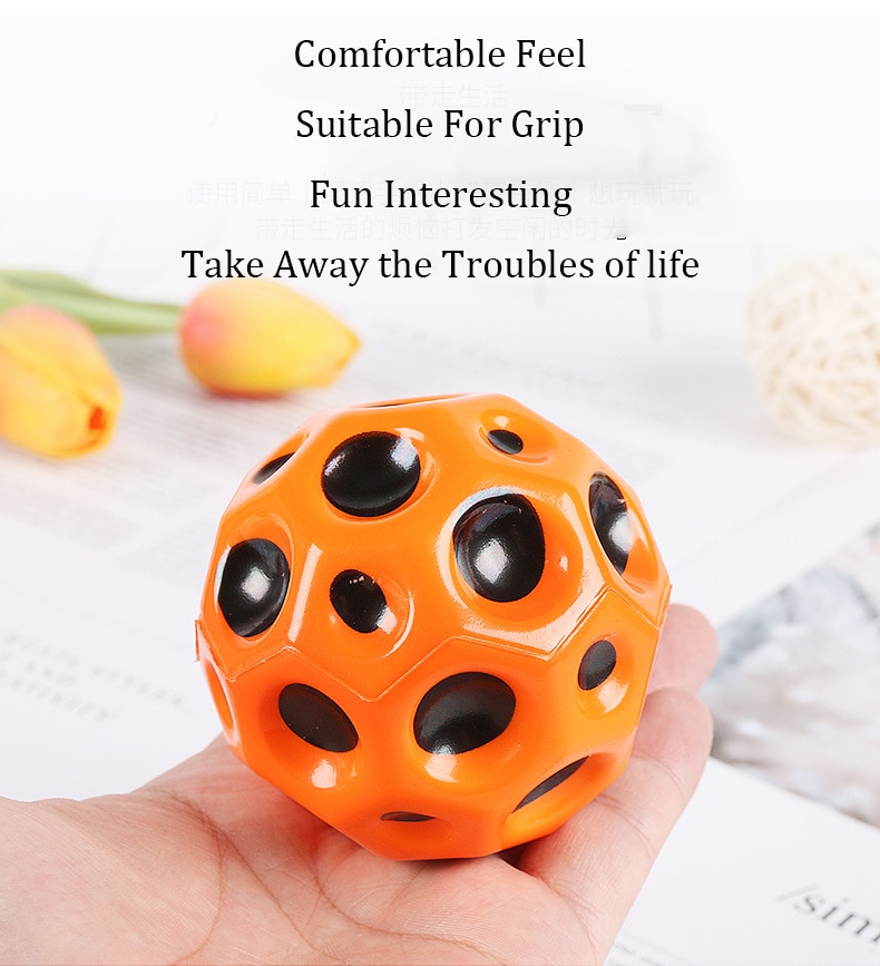6cm mini högelastisk solid pu skum fotboll träning hål boll för att lindra stress fidget leksak elastisk boll moon ball för barn