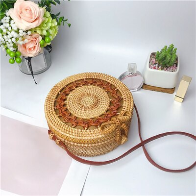 Women Vintage Beach Straw Bag Ladies Handmade Woven Rattan Messenger Handbag Summer Bali Bohemian Crossbody Shoulder Bags: Q