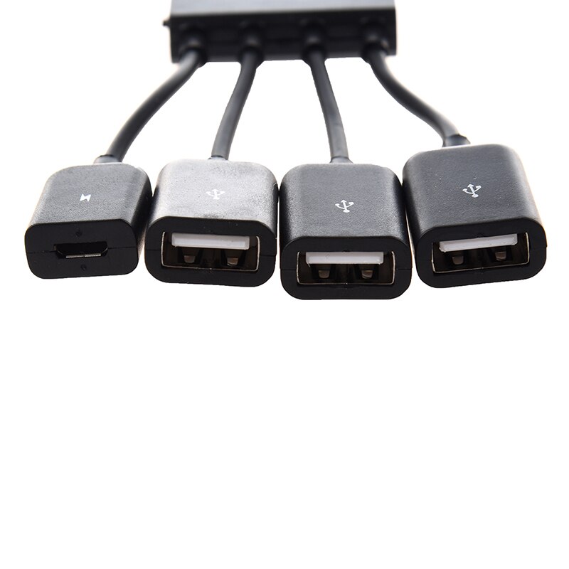Zwarte usb 4- -poorts micro power cargo otg hub-kabeladapter