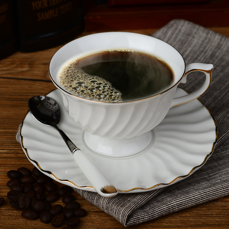 Hvit keramisk kaffe te kopp tallerken sett klassisk tekopp og tallerken sett tekanne golden rim ettermiddagstekopp med skje drinkware