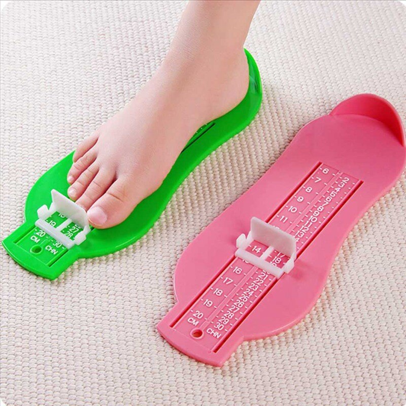 Couleurs aléatoires bébé pied règle enfants pied longueur dispositif de mesure enfant chaussures pour enfants infantile chaussures raccords jauge outils