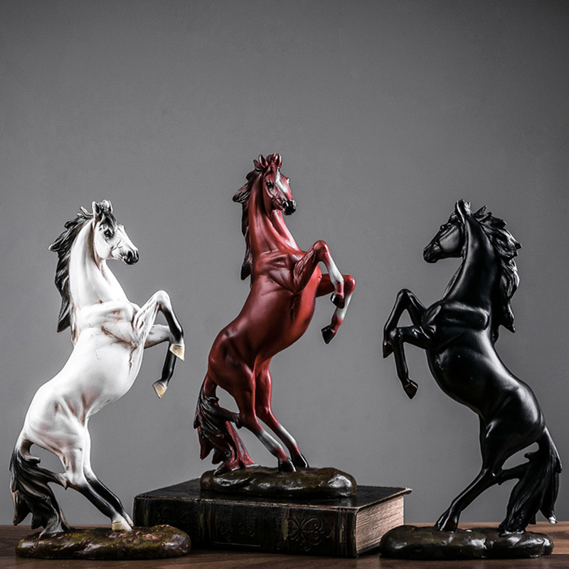 Europeisk harpiks hest statue dekorasjon stue kontor ornament hest figur hjem tilbehør hest skulptur moderne kunst
