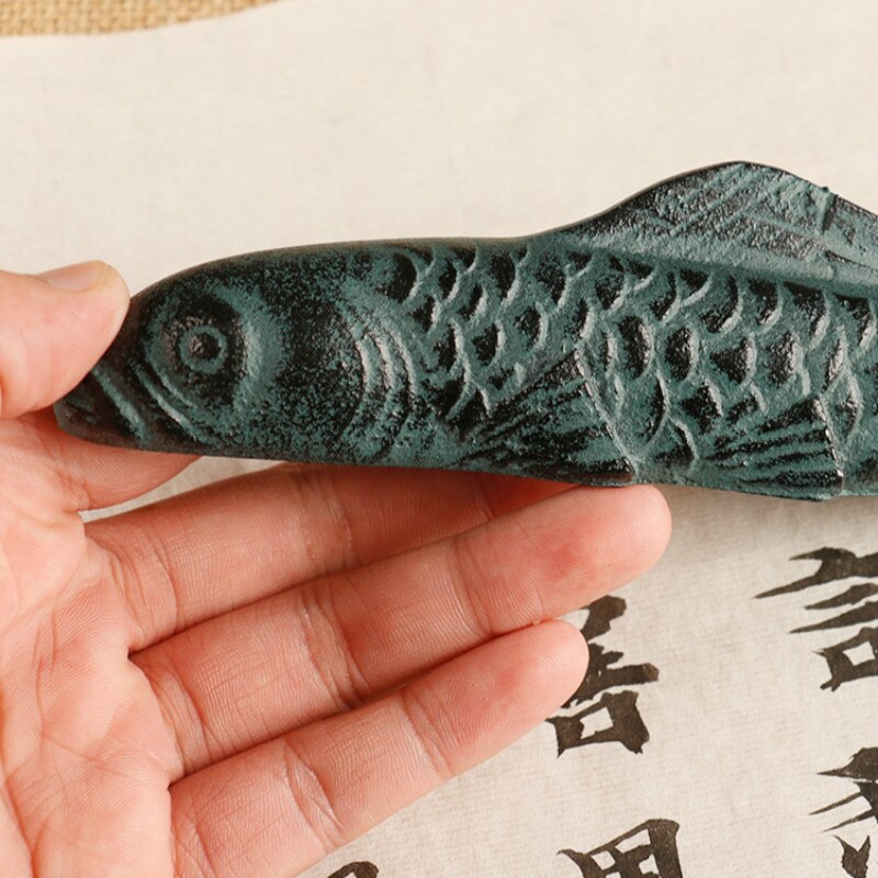 Mooie Paperweights Gietijzeren Brush Pen Rest Kleurrijke Metalen Papier Gewicht Chinese Kalligrafie Leuke Karper Paperweights