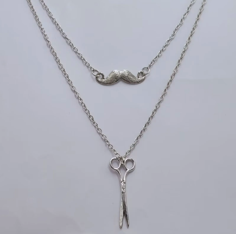 1 unids/lote, tijeras de barba Vintage a la , dijes, colgante, collar, amuleto de protección de buena suerte, joyería: Rojo-marrón