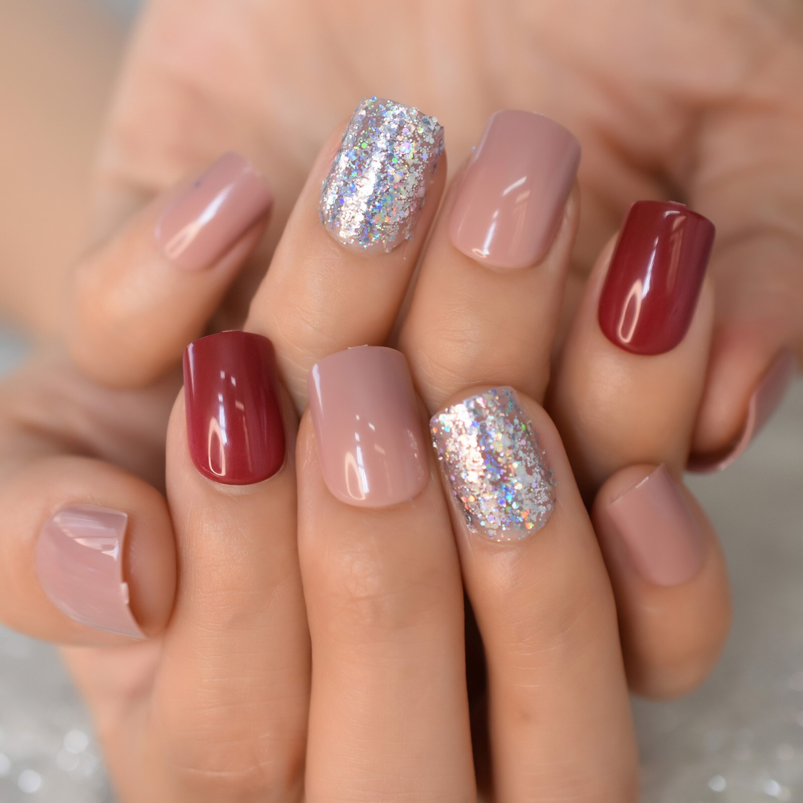26 pièces de Faux Ongles en Gel, mélange de paillettes, holographiques, carrés, courts, de couleur rose, rouge foncé: L6197