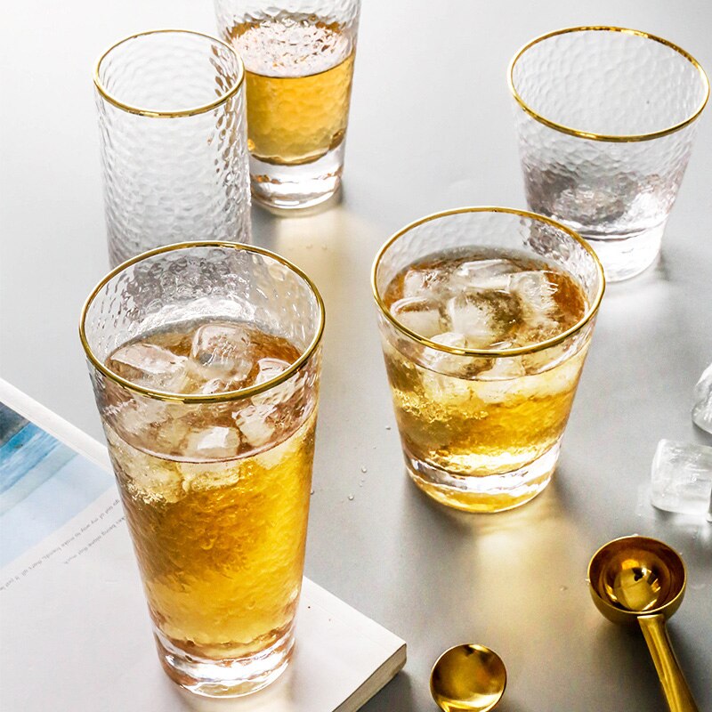 Högklassig glas vinkopp med gyllene linje mjölk juice vin textur whisky sprit cocktail pint brandy snifters flöjter coupes