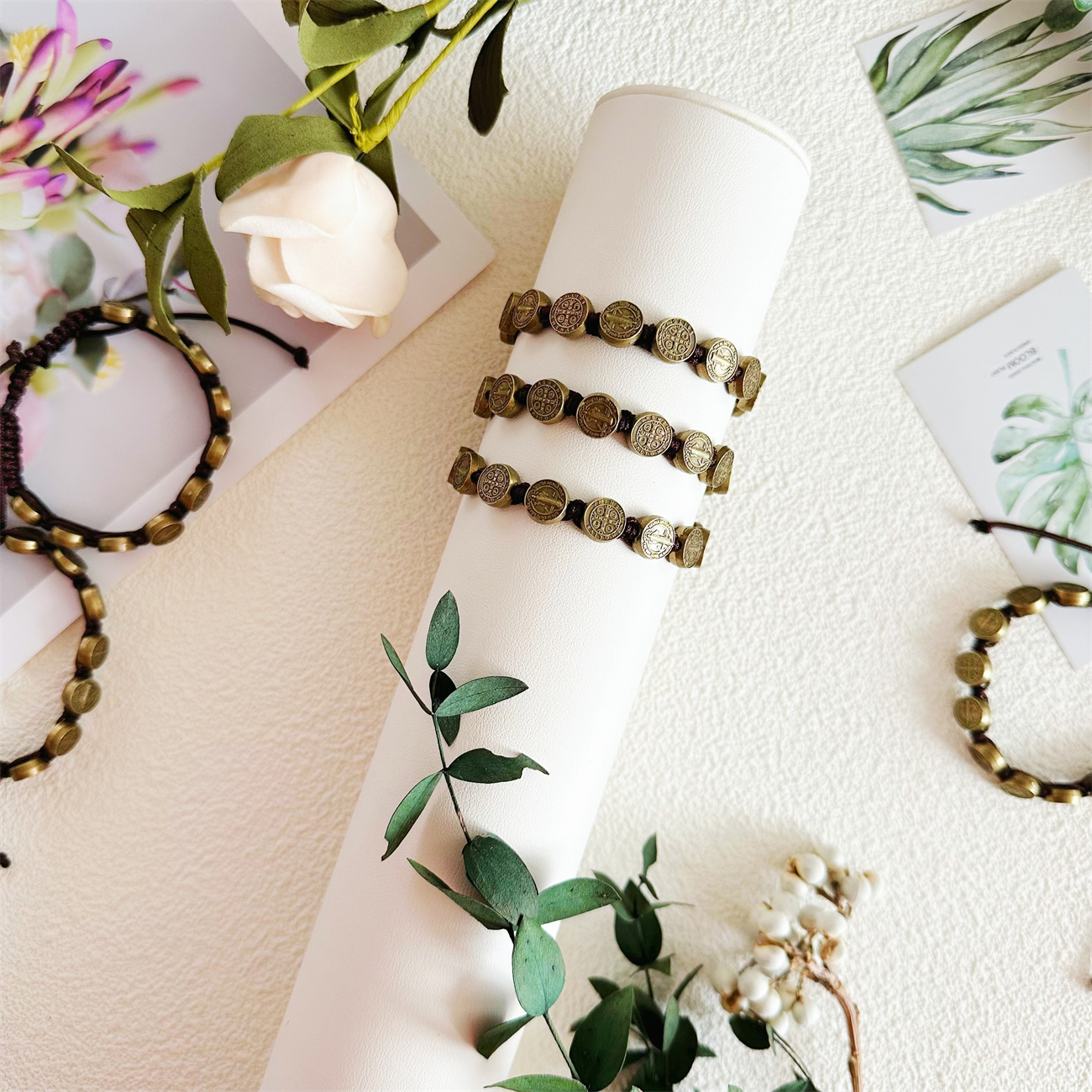 12 pezzi/pacco braccialetti antichi dorati san Benito protezione fatta a mano cordoncino rosso nero braccialetti da polso benedetto braccialetto rosario