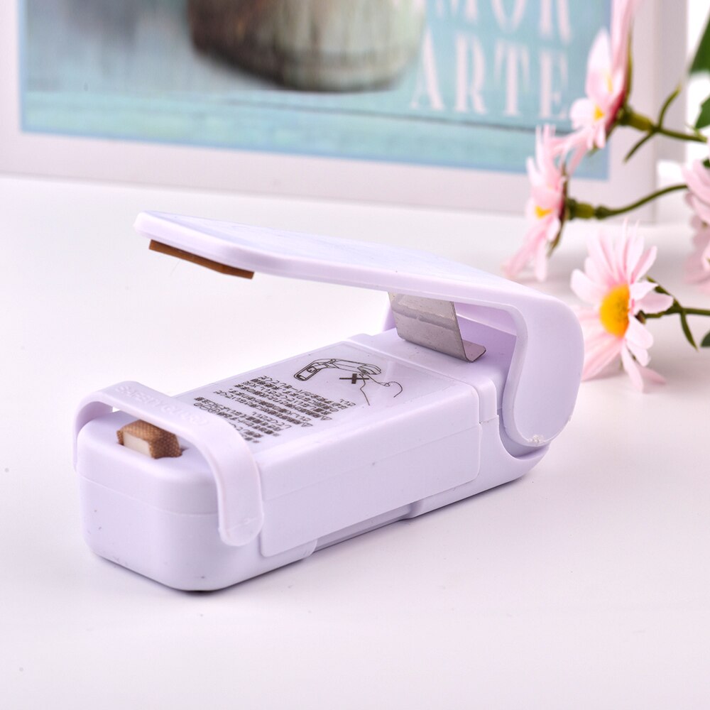 Mini Handheld Holder Electric Heating Snack Sealing Machine Machine Sealed Packaging Plastic Bag Sealed Food Bag: B