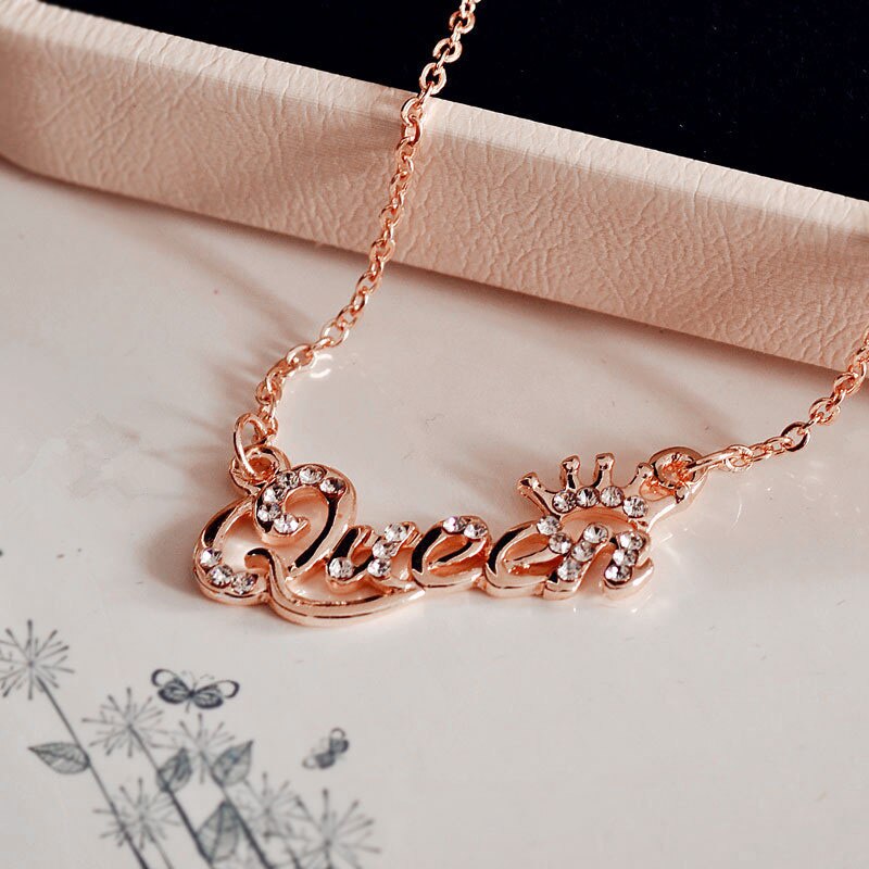 Collar con colgante de letra y reina para mujer y niña, cadena de Metal con corona de diamantes de imitación, Gargantilla , cadena de clavícula, joyería: rose gold