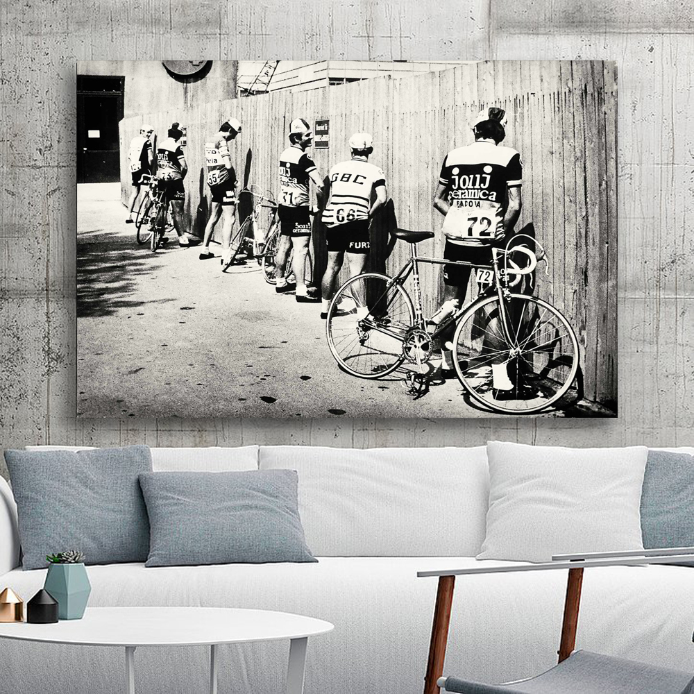 Sort og hvid cykel cyklist print cykel vintage fotoplakat til badeværelsesindretning mænd der tisser pissende landevejscykling væg kunst