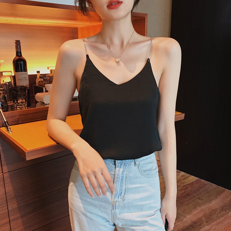 Camisetas sin mangas con tirantes finos y cuello en V para mujer, camisola sedosa de satén sin mangas con cadena de metal, blusa de para mujer