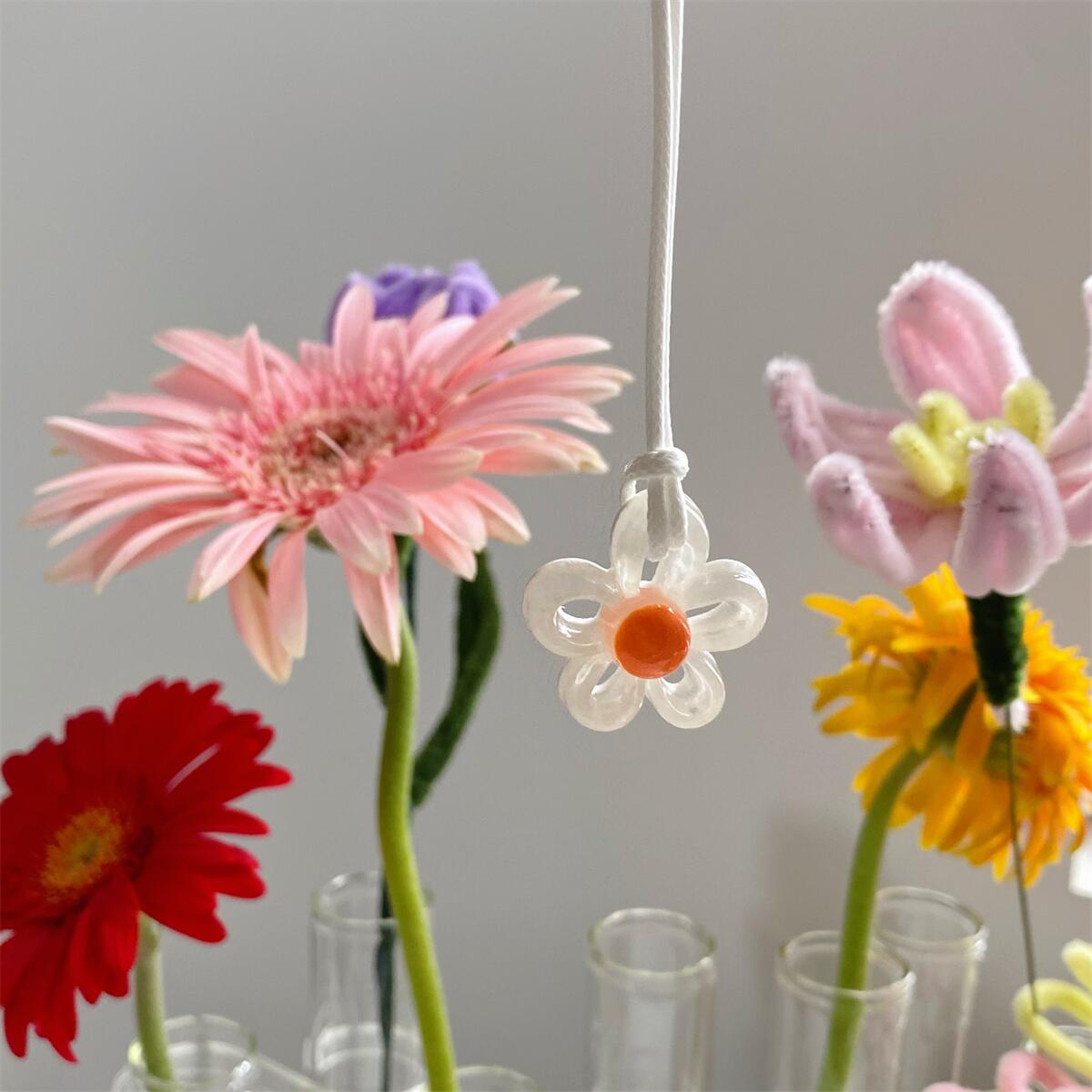 Ciondolo fiore acrilico colorato Collana linea di cera Collo di moda Catena fatta a mano Fascino Dichiarazione Pendolo da donna Regalo di gioielli Y2K