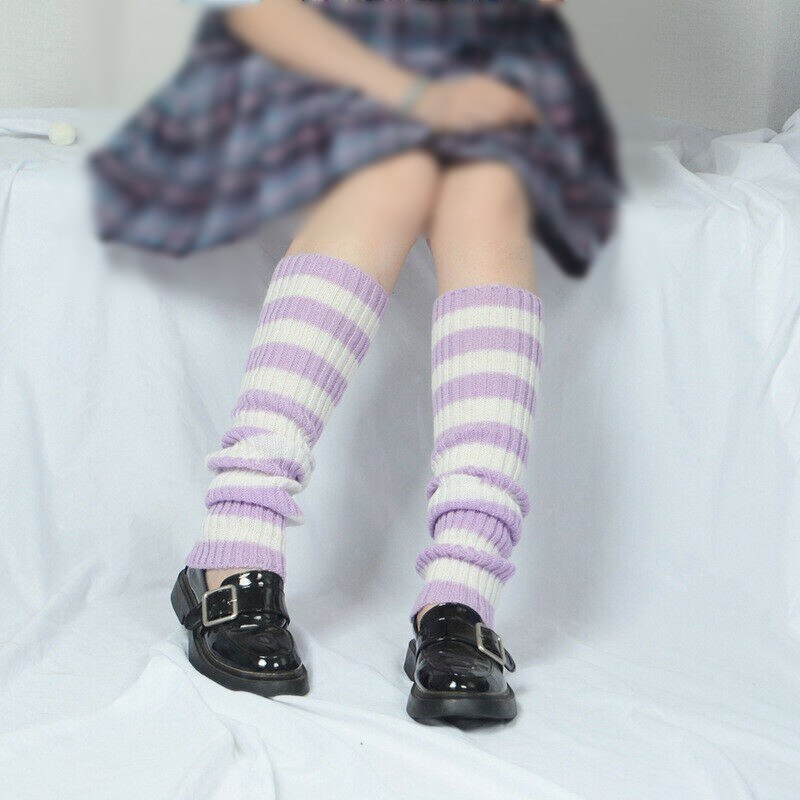 Calentadores de piernas de estilo gótico para mujer, medias de punto cálidas y sueltas, estilo Punk, con rayas japonesas, Lolita, cubierta de calentar los pies: White Purple