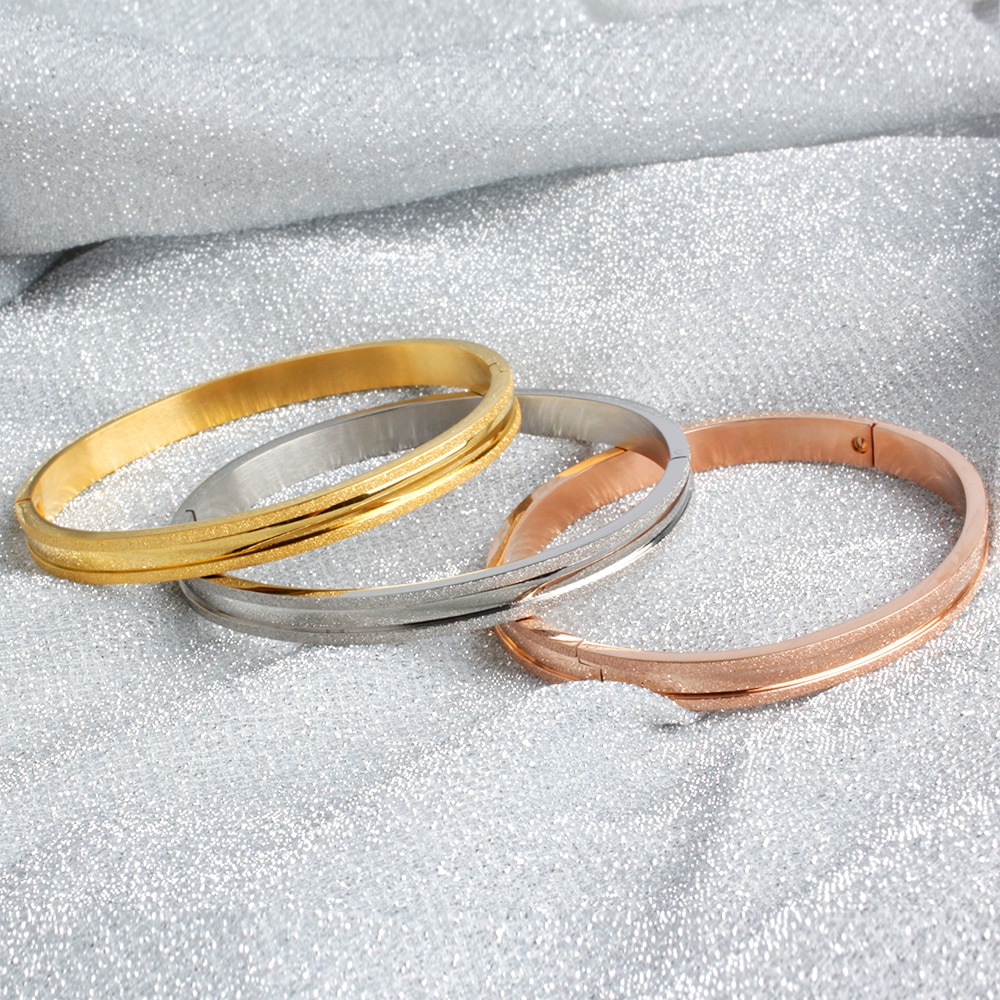 Fine4u b058 manguito pulseira para mulher 316l aço inoxidável sandblasted pulseiras & bangles 3 cores escolhas