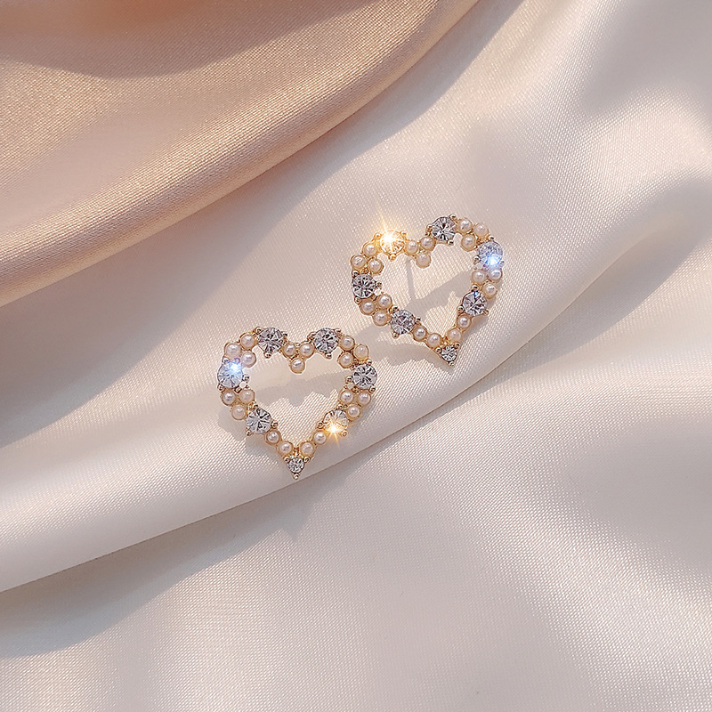S Needle Korea Irregular Hollow Love Pearl Earrings Compact Joker Love Earrings Female: 3277A JR206