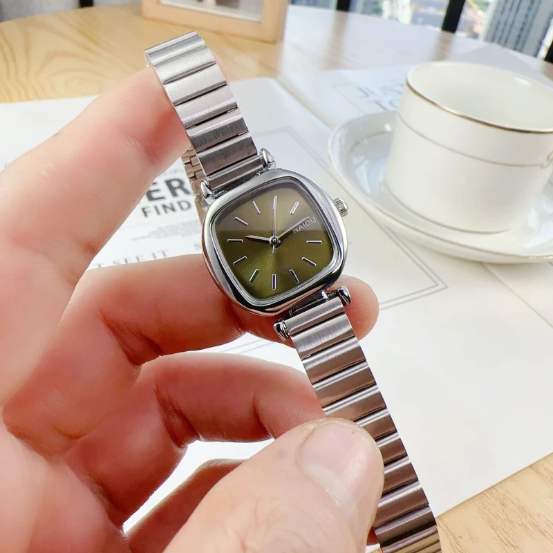 Dameklokker relogio feminino luksuriøs sølvfarget klokke dame stålrem kvarts armbåndsur klokke reloj mujer: Kaffe