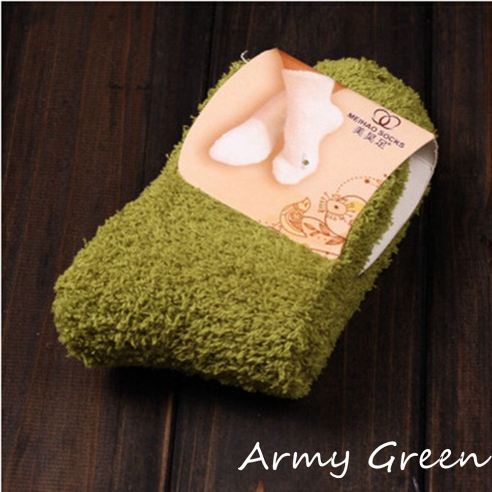 1 paar Winter Herfst Warm Casual Candy Kleur Womens Lady Dikke Coral Fleece Slipper Korte Sokken Fuzzy Kousen Effen sok: Army Green
