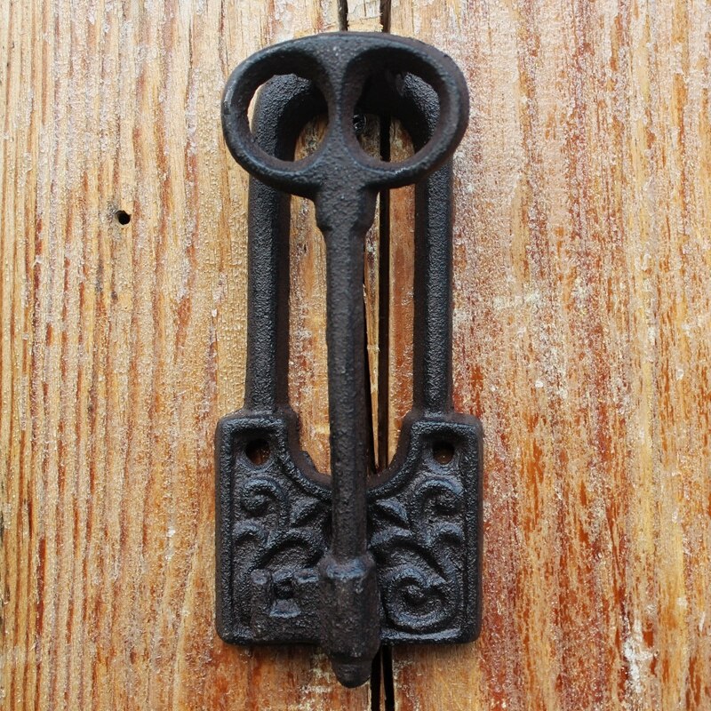 Retro Nostalgic Chinese Style Cast Iron Crafts Key Lock Door Knocking Courtyard Garden Door Antique Door Handle Knocker