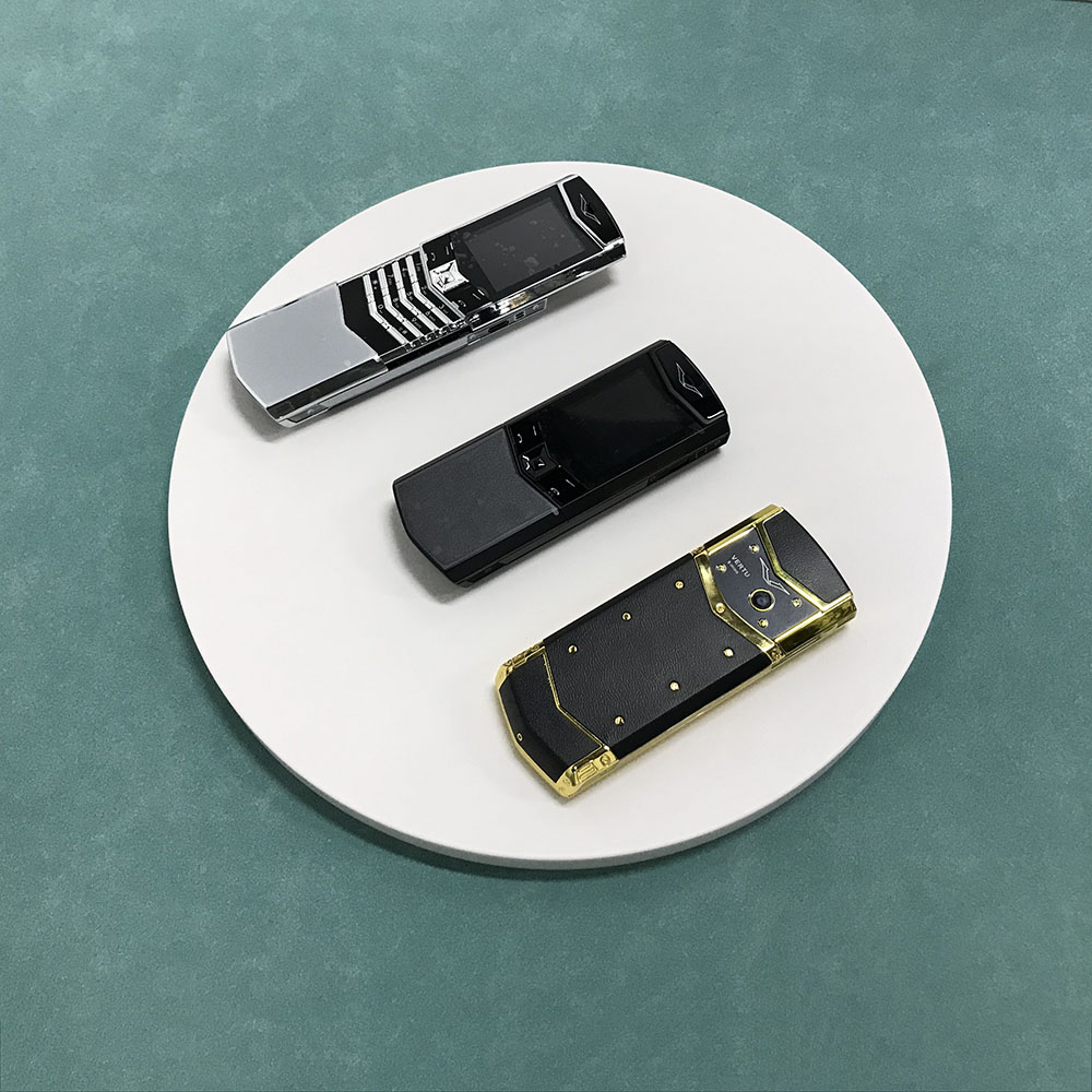 V888 Profi Schieberegler-handys,  mt6261 gsm-fähige handys 2g 2.0 zoll bildschirmdiagonale, Dual-sim- und Dual-bereithalten-funktion  mp3/mp4 fm bluetooth-funktion. klassisches mobiltelefon.