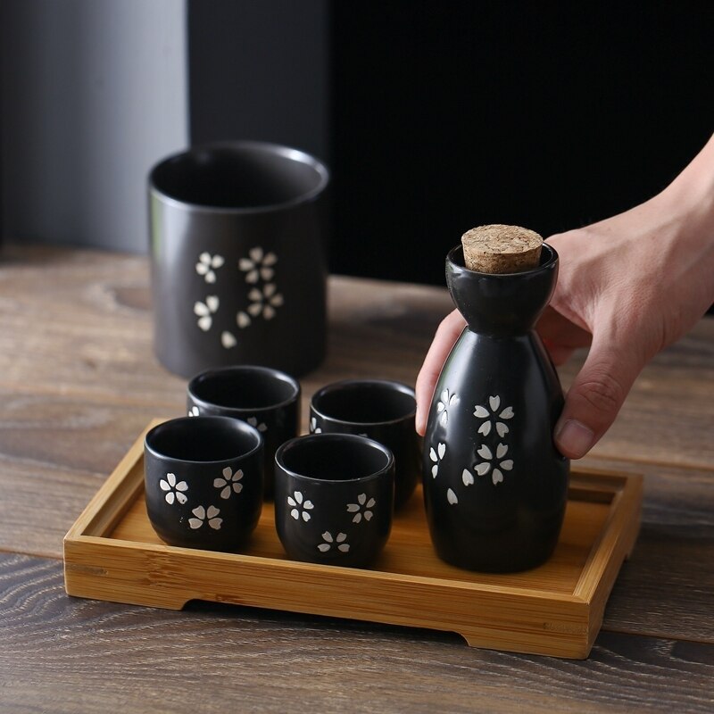 Japansk stil keramik sake sæt hvid gul vin gryde stærk vin kop varm vin flaske bambus bakke vintøj