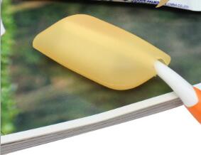 eTya 1PCS Women Men Travel Toothbrush Cover Cap Case Protector Cleaner Packing Organizer Travel Accessories: Light yellow