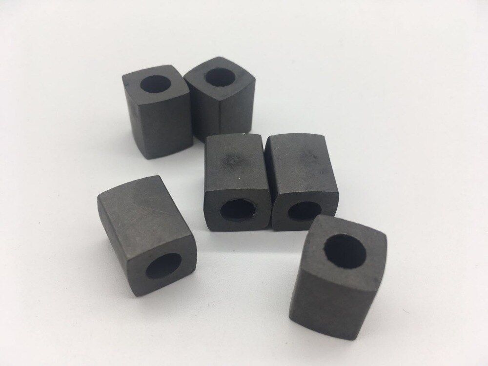 Art 2102260 edm ledande block  l12*w12*h12* hål 6mm 5 st/lot