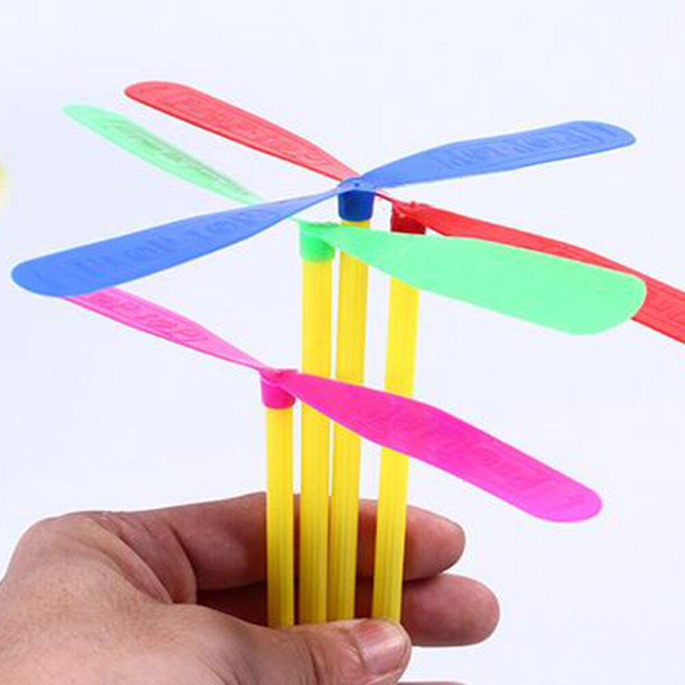 100Pcs Plastic Bamboe Libelle Vorm Hand Push Vliegende Propeller Outdoor Sport Game Kids Toy Roterende Vliegende Pijl