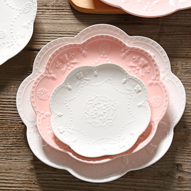 Lace Bloem Europese Stijl Vlakke Plaat Westerse Steak Plaat Reliëf Ronde Ondiepe Plaat Zuiver Wit Bone China Dessert Lade Thuis
