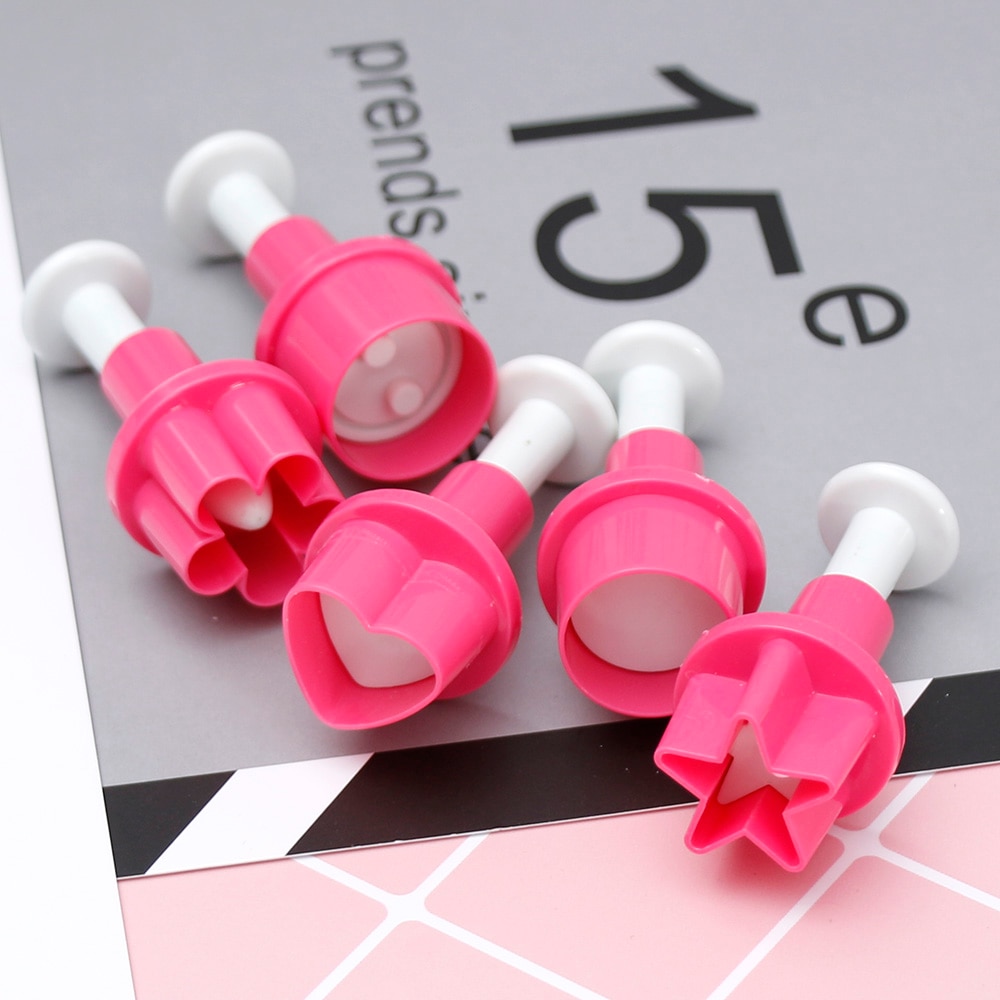 5 stk plast kakeskjær kakeform stjerne knapp plomme hjerte kjeks fondant diy stempling form sugarcraft kake dekorasjonsverktøy