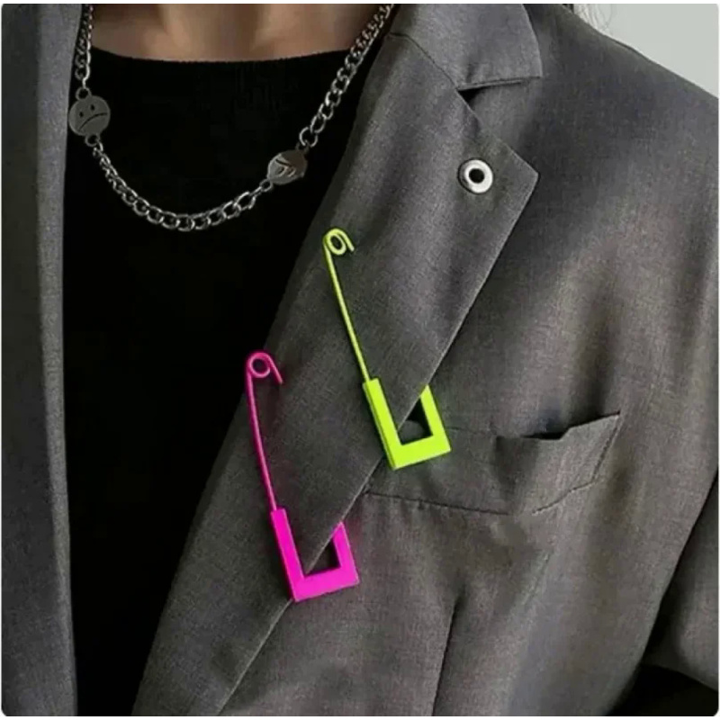 Eenvoudige en verfijnde fluorescerende broche voor truien, pakken, sjaals en hoeden, accessoires voor lieve en schattige dames.