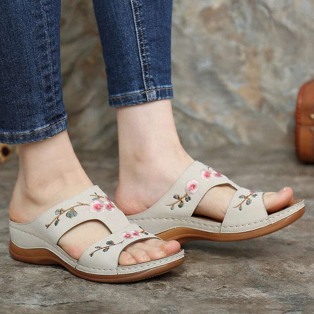 Women Embroidery Flower Sandals Slippers Summer Sandals Non-slip Beach Shoes Ladies Wedge Heel Casual Bohemian Slides Shoes: White / 42