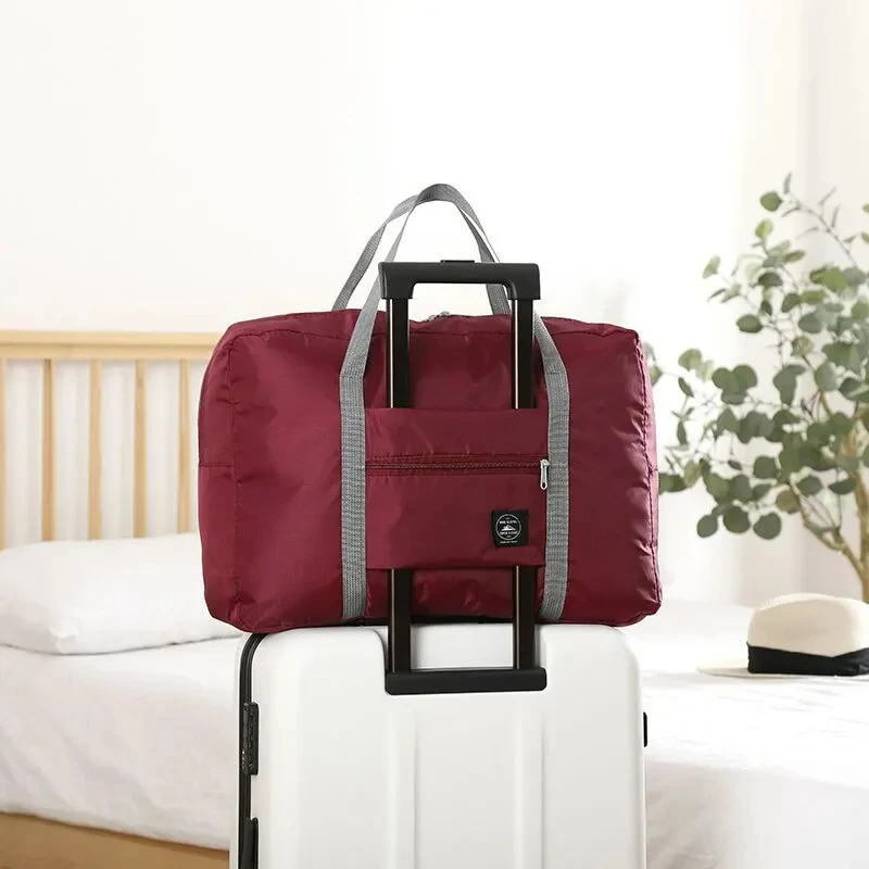 Faltbare Reisetasche für Flug gesellschaften Handgepäck tasche für Frauen und Mädchen Leichte Sport-Wochenend reise mit großer Kapazität: Rot