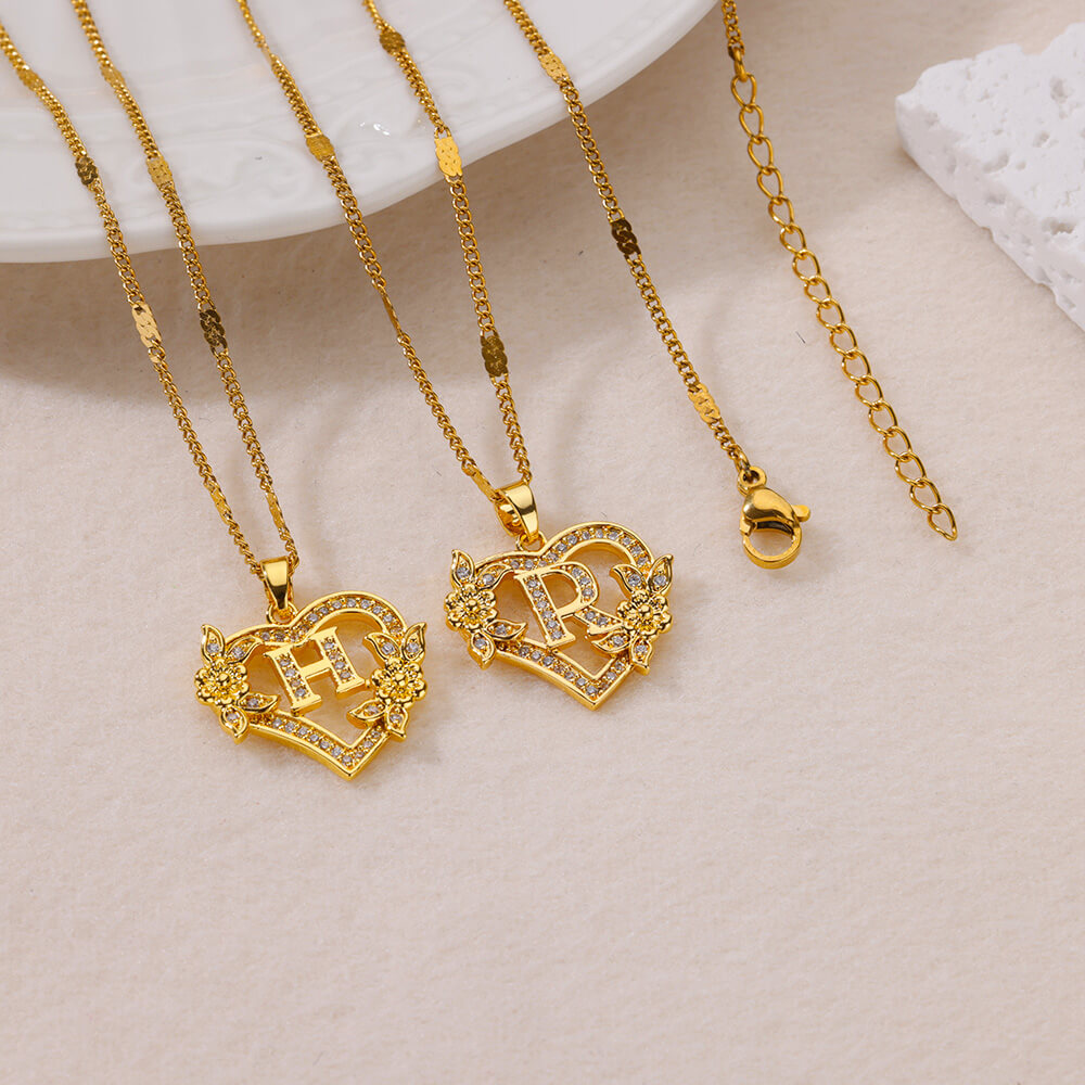 Collares con letras iniciales de corazón para mujer, cadena de acero inoxidable de Color dorado, colgante del alfabeto de A-Z, de joyería de cumpleaños