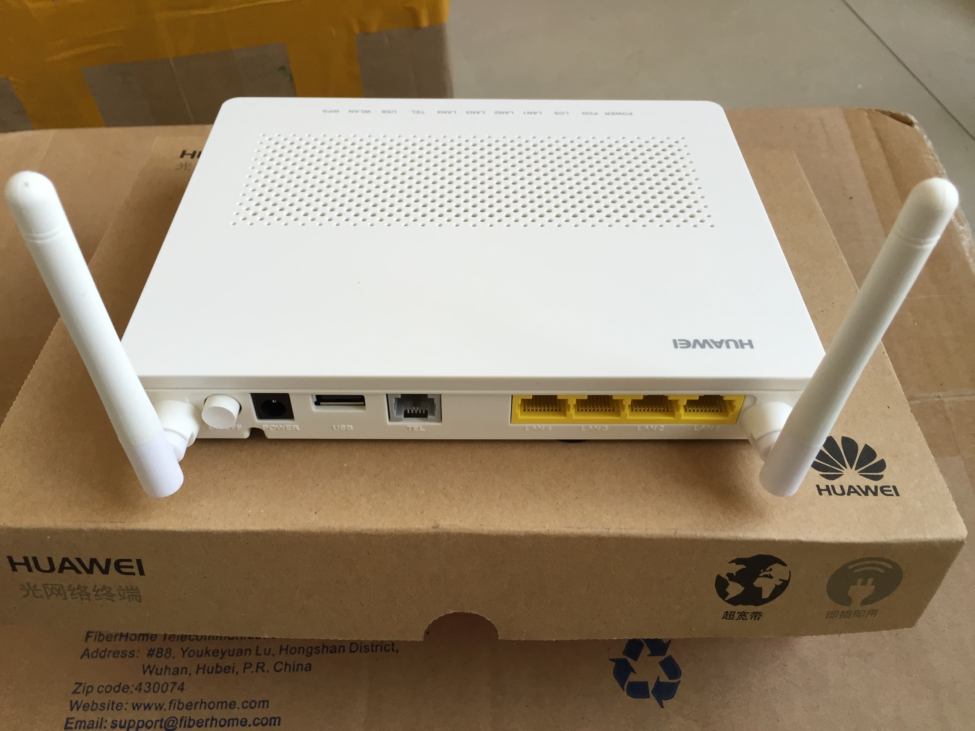 100% HG8546M Gpon Onu Ont Met 1GE + 3FE + 1 Potten + Usb + Wifi router