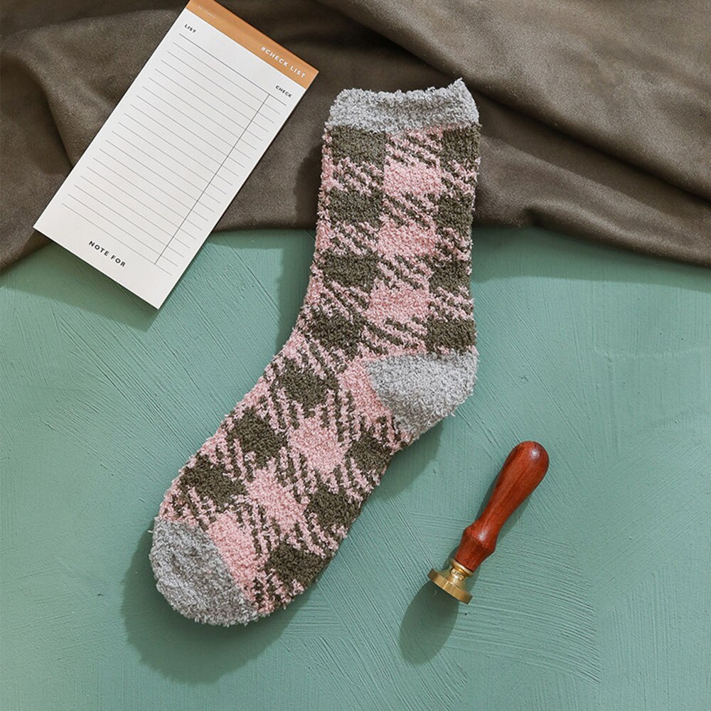 Femmes moelleux chaussettes Plaid maison doux lit plancher dormir Terry chaussette plus épais femelle corail polaire chaussettes: Pink