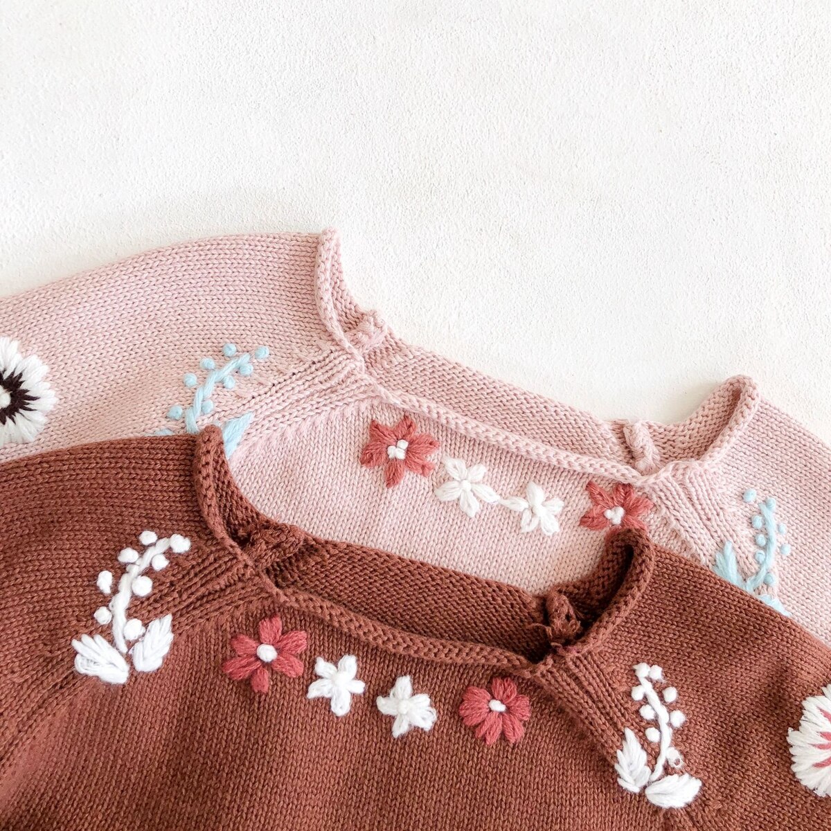 0-2y bebê meninas camisola de malha bodysuit 2020 outono bonito bordado flor manga longa uma peça conjunto bodycon com gorro bonés
