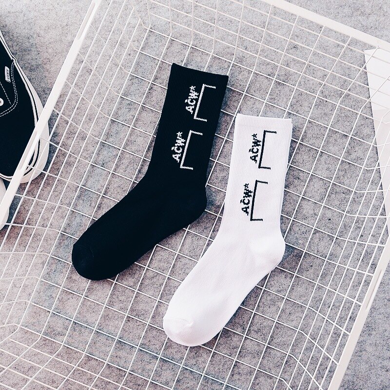 Corea ulzzang Pure Letter calcetines estilo Harajuku Tide calcetines para montar en monopatín algodón hombres y mujeres amantes calcetines Casuales